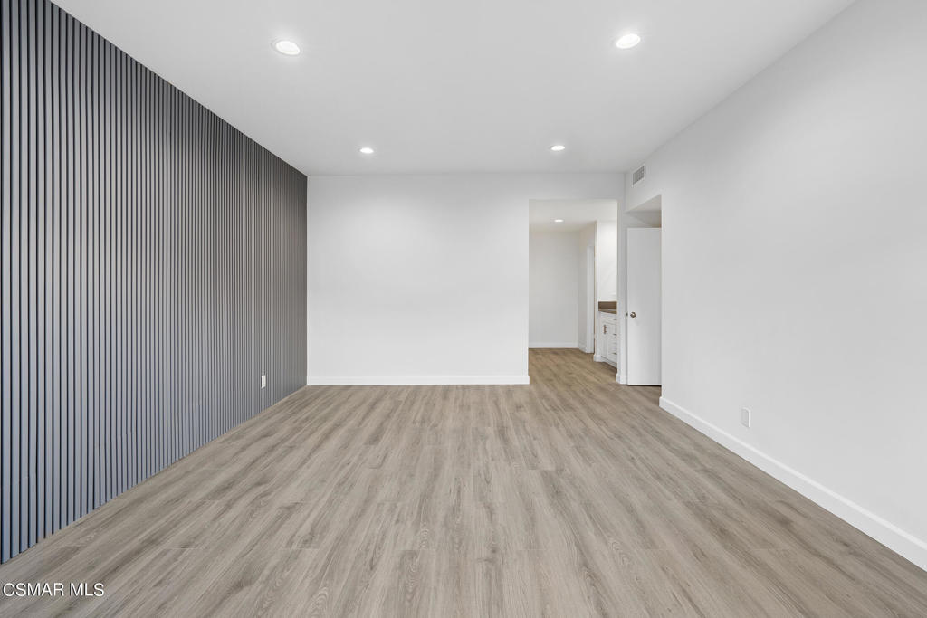 5139 Balboa Boulevard 202