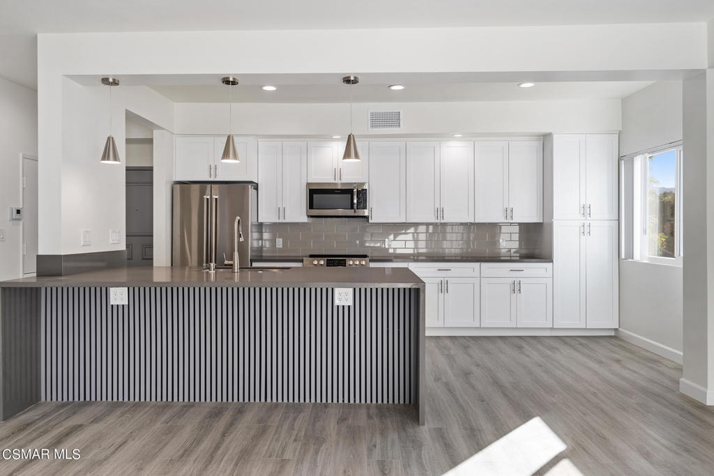 5139 Balboa Boulevard 202