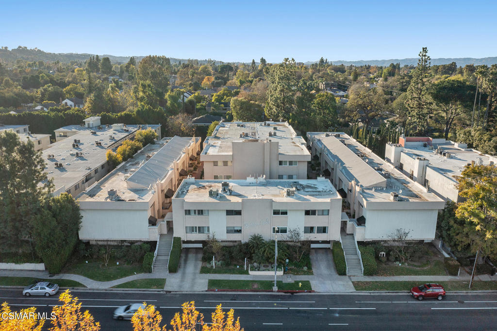 5139 Balboa Boulevard 202