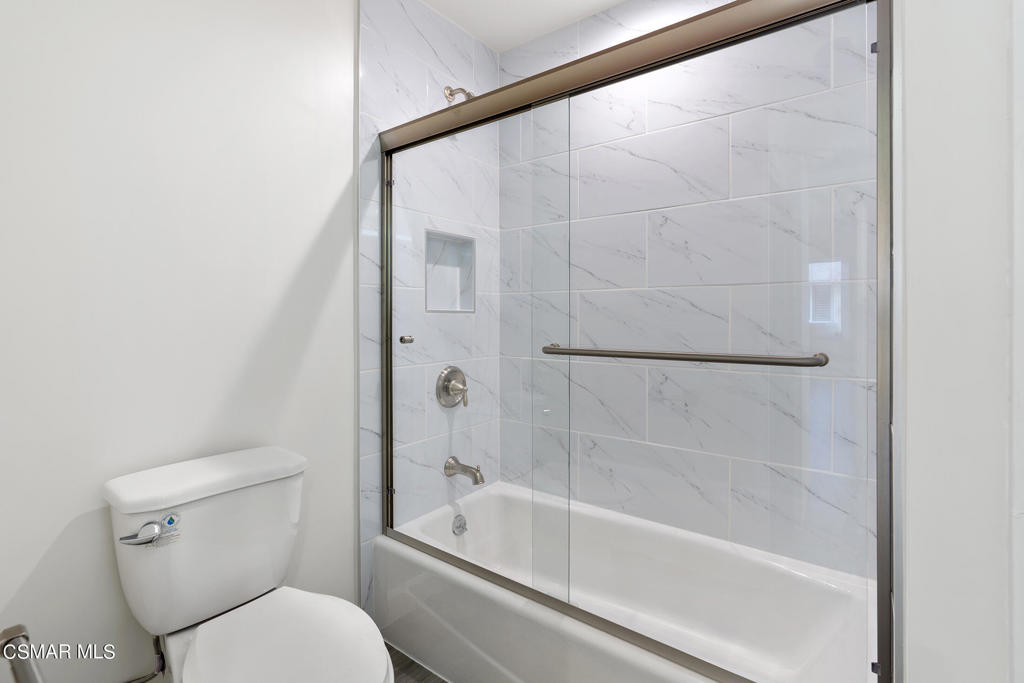 5139 Balboa Boulevard 202