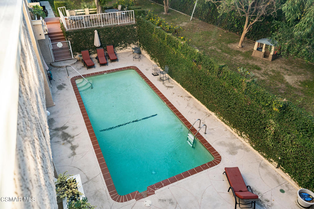 5139 Balboa Boulevard 202