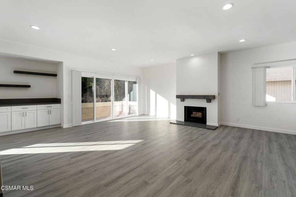 5139 Balboa Boulevard 202