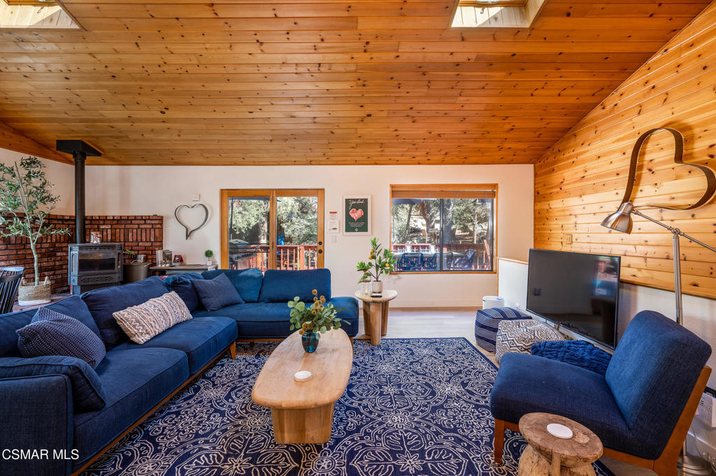 2216 Maplewood Way