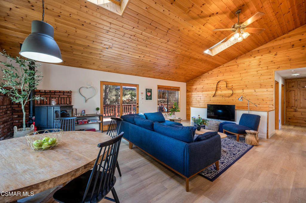 2216 Maplewood Way