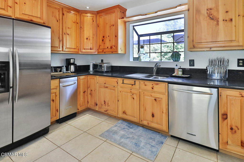 2216 Maplewood Way