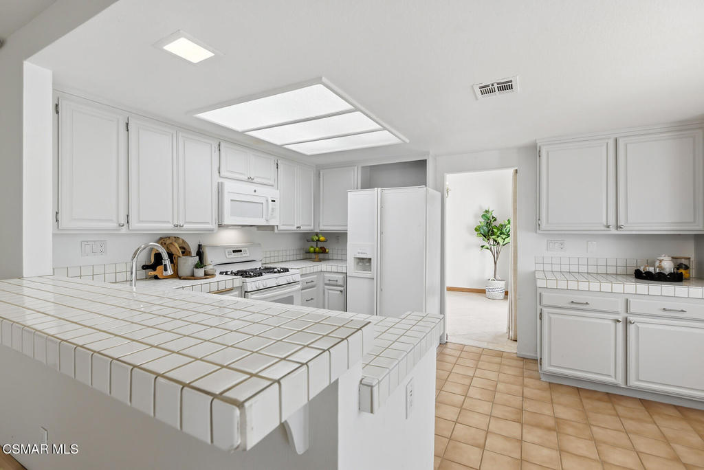 2280 Meadowside Drive