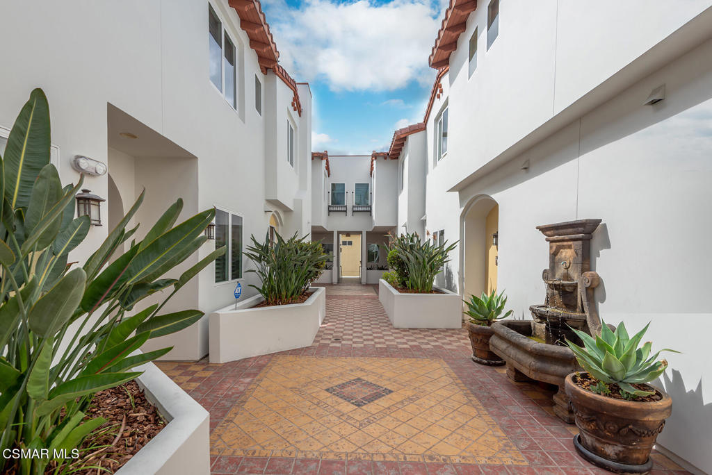4541 Colfax Avenue 101