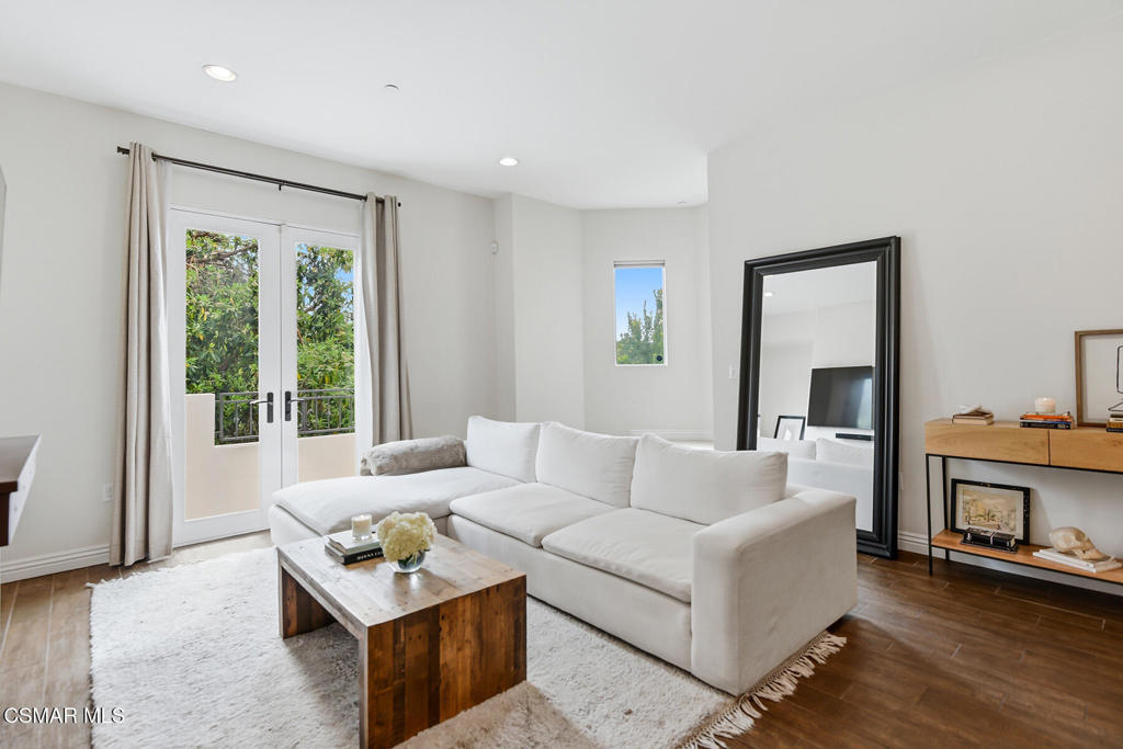 4541 Colfax Avenue 101