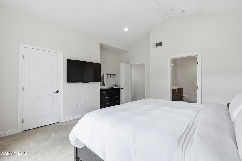 4541 Colfax Avenue 101