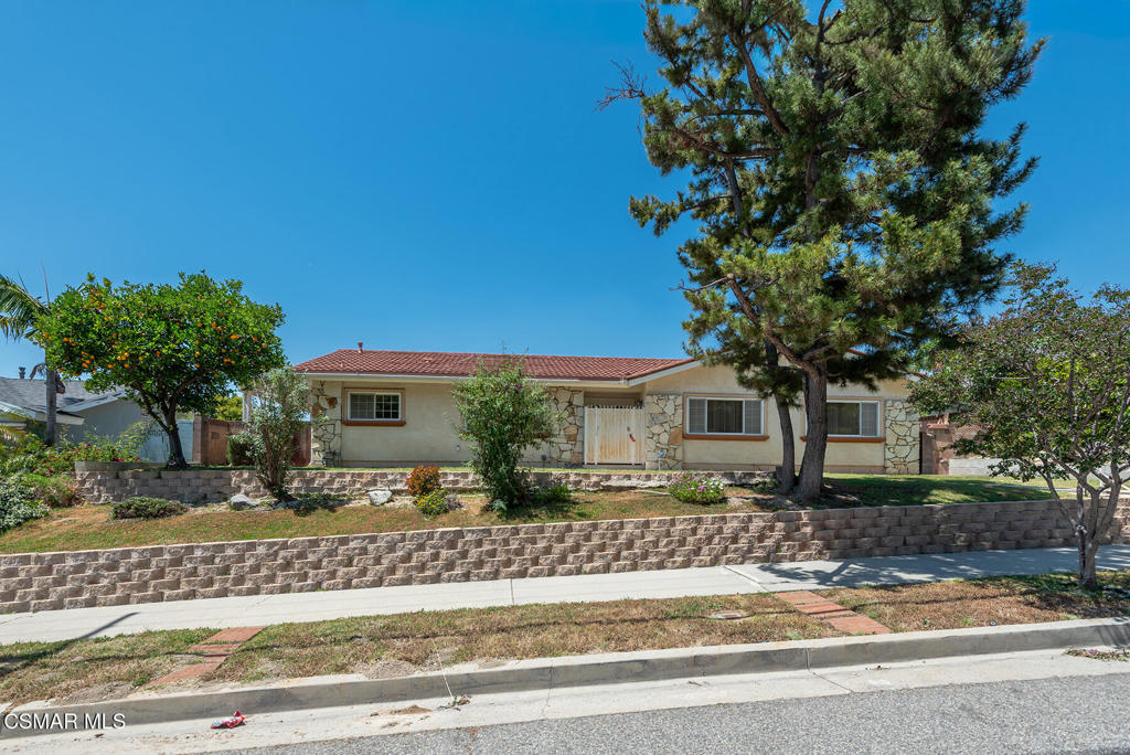 8141 Woodlake Avenue