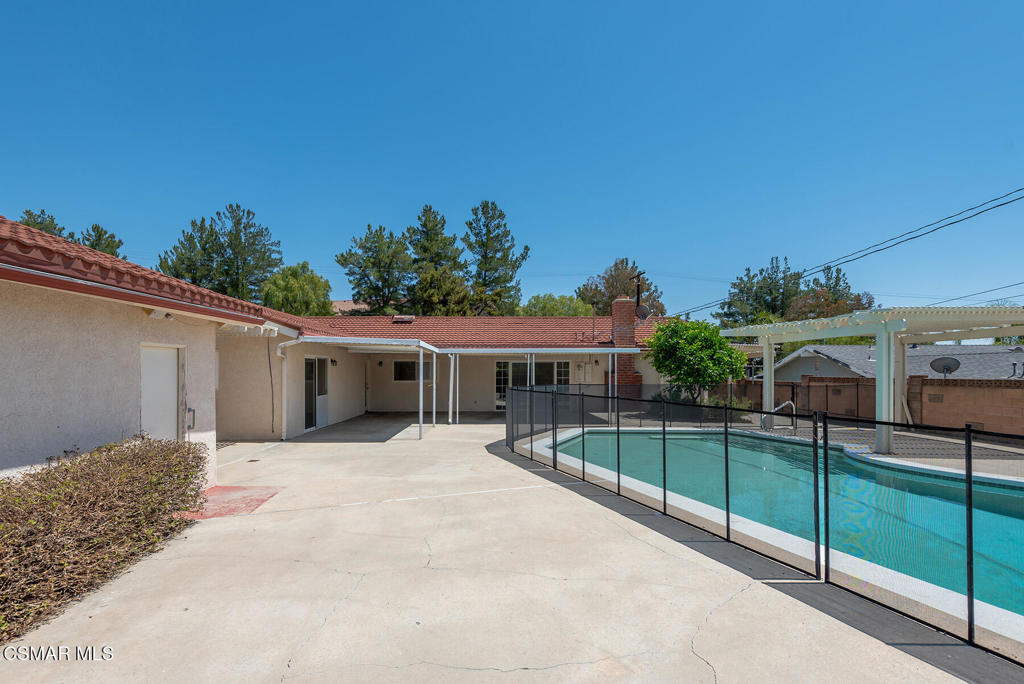 8141 Woodlake Avenue