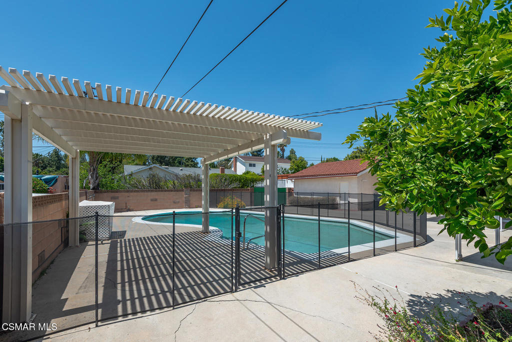 8141 Woodlake Avenue
