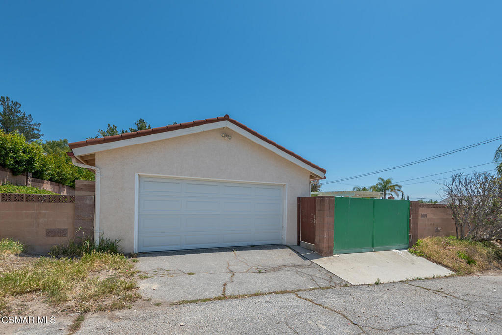 8141 Woodlake Avenue