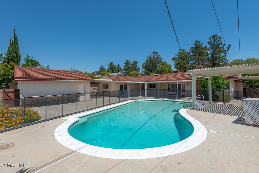 8141 Woodlake Avenue