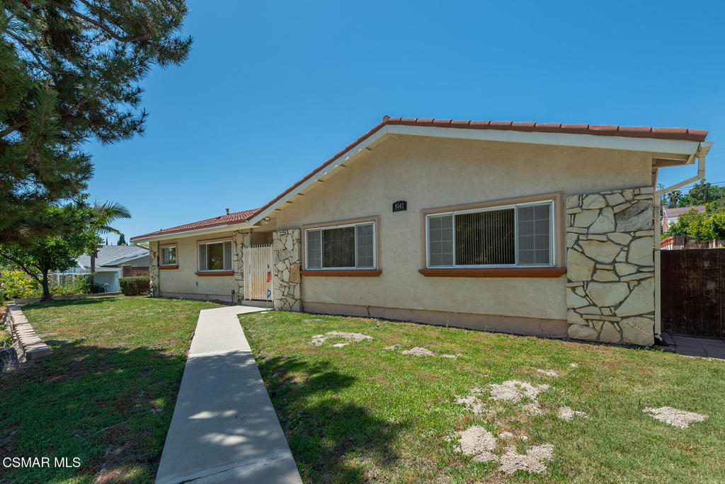 8141 Woodlake Avenue