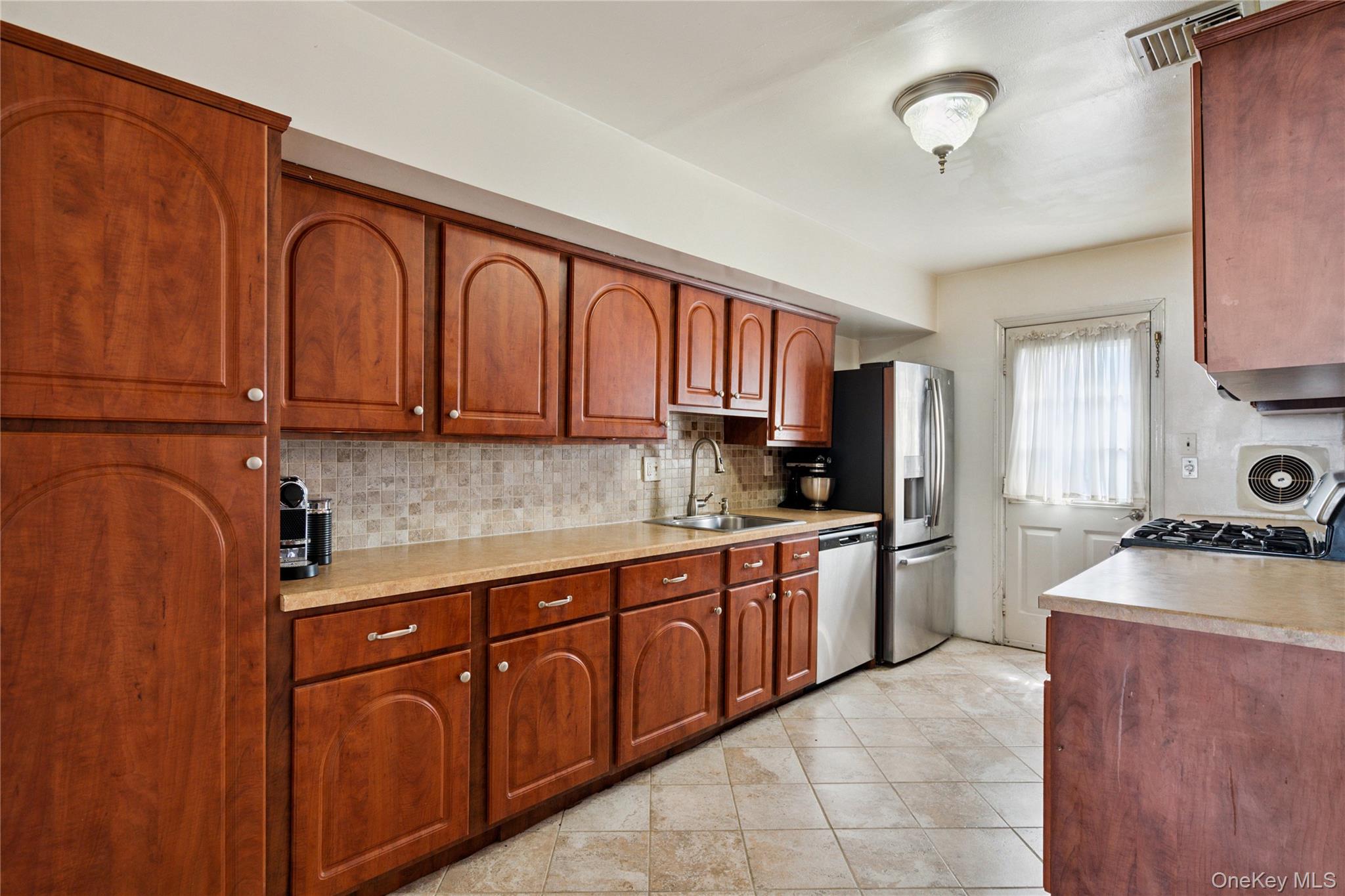 88 E Valley Stream Boulevard Unit: 7