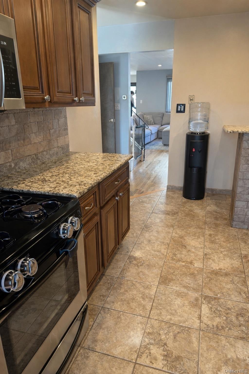 88 E Valley Stream Boulevard Unit: 9