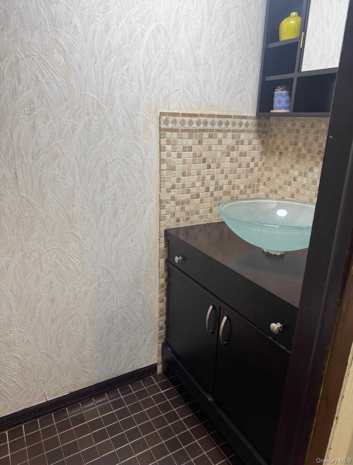 88 E Valley Stream Boulevard Unit: 9