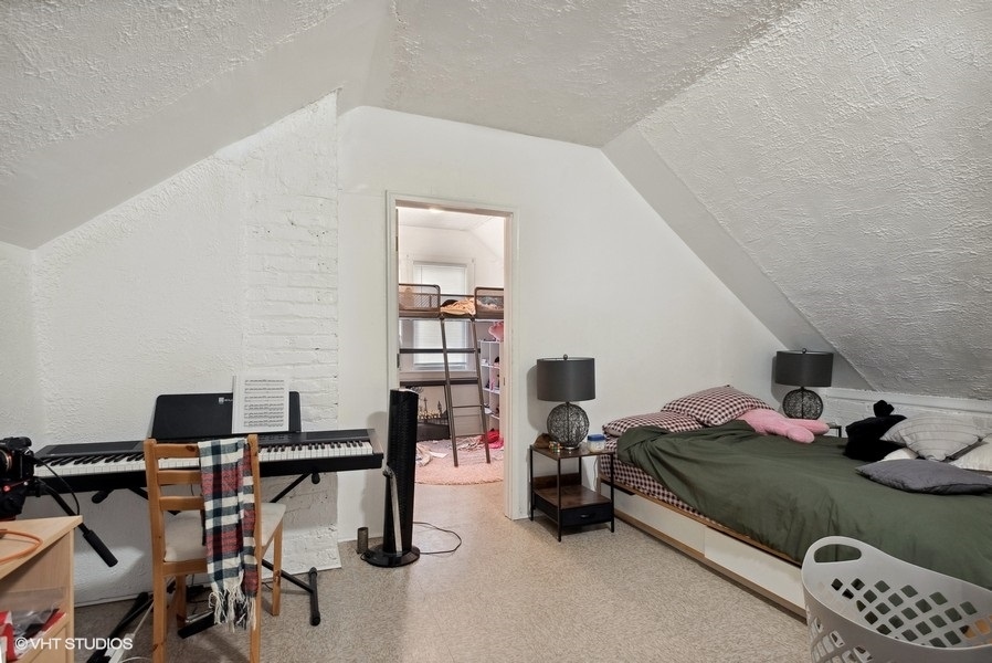 3017 W Eastwood Avenue