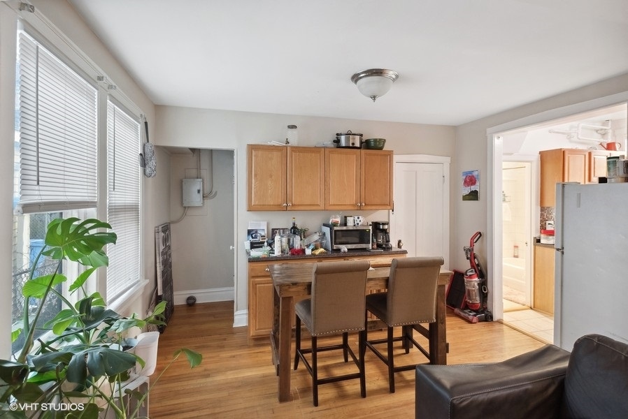 3017 W Eastwood Avenue