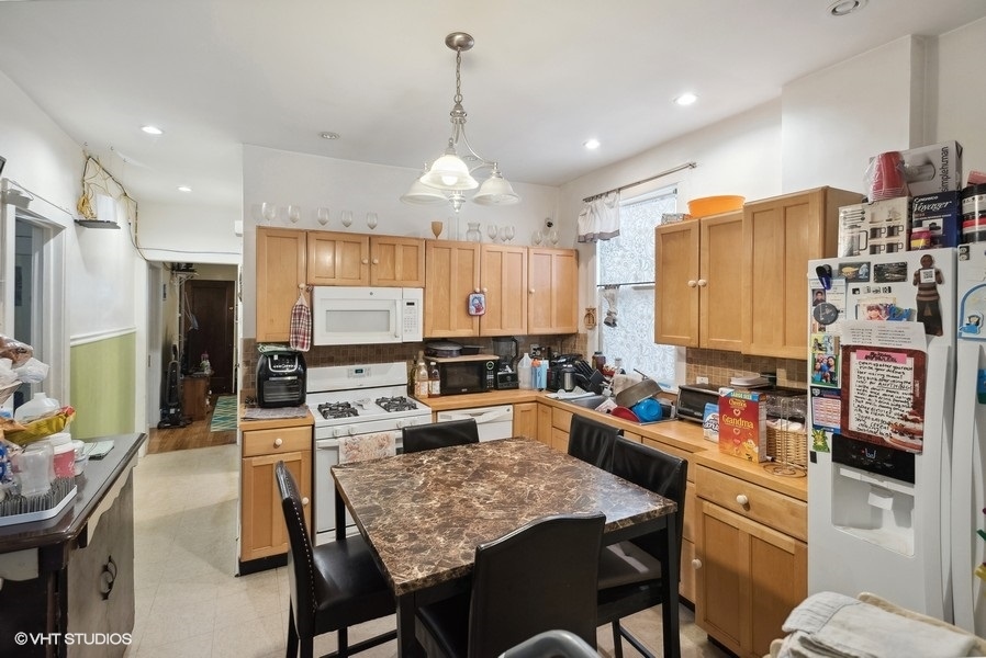 3017 W Eastwood Avenue