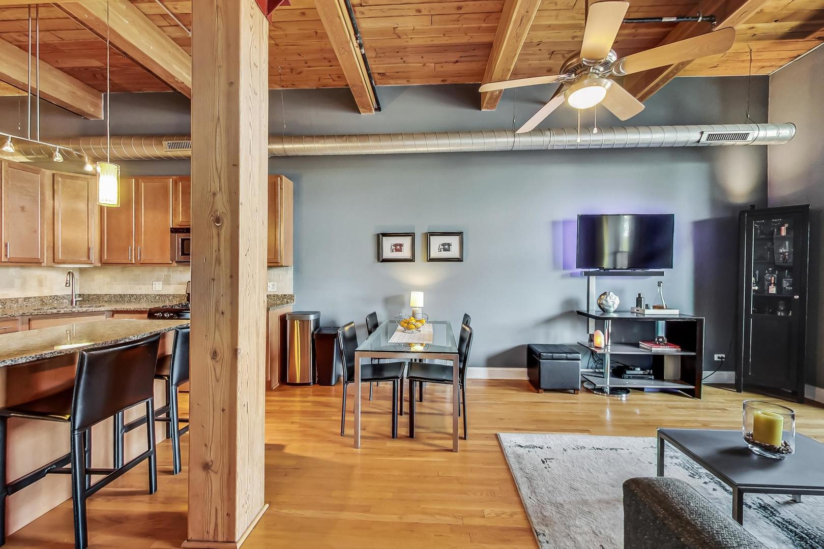 3637 N Spaulding Avenue Unit: 308