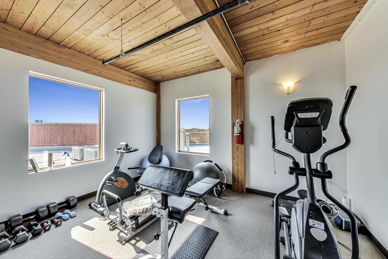 3637 N Spaulding Avenue Unit: 308