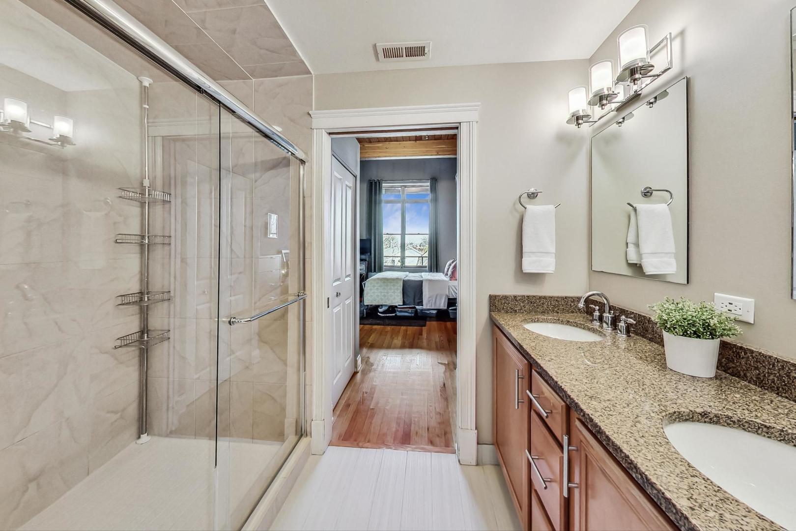 3637 N Spaulding Avenue Unit: 308