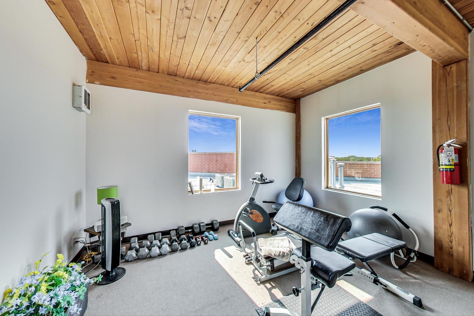 3637 N Spaulding Avenue Unit: 308