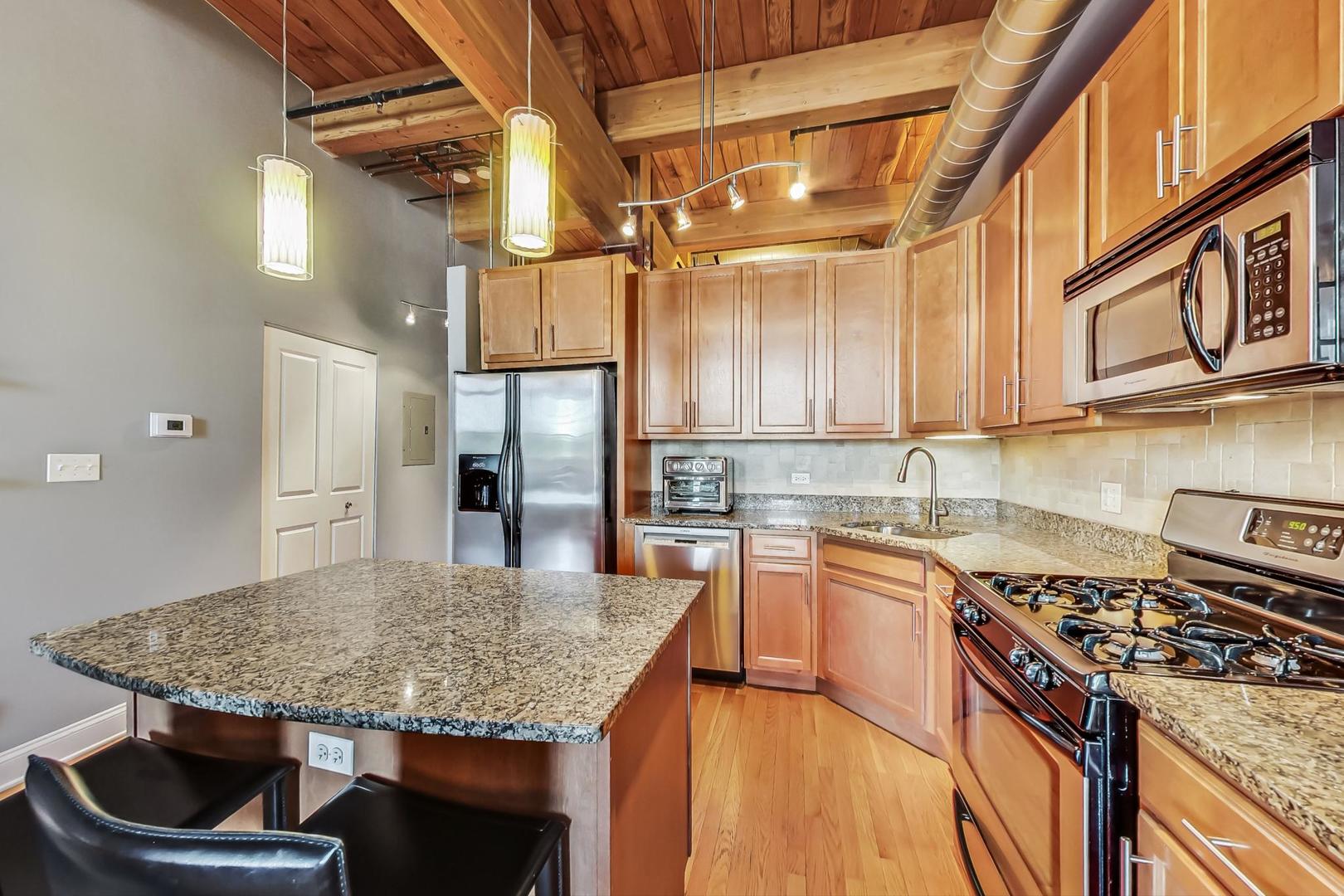 3637 N Spaulding Avenue Unit: 308