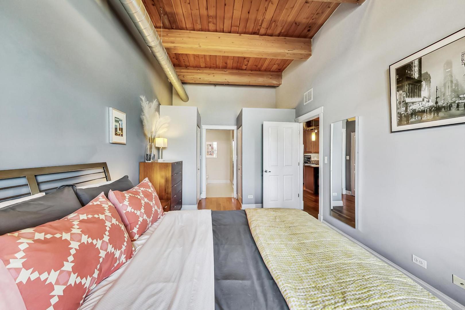 3637 N Spaulding Avenue Unit: 308