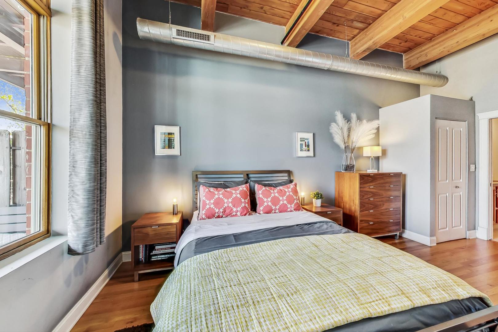 3637 N Spaulding Avenue Unit: 308