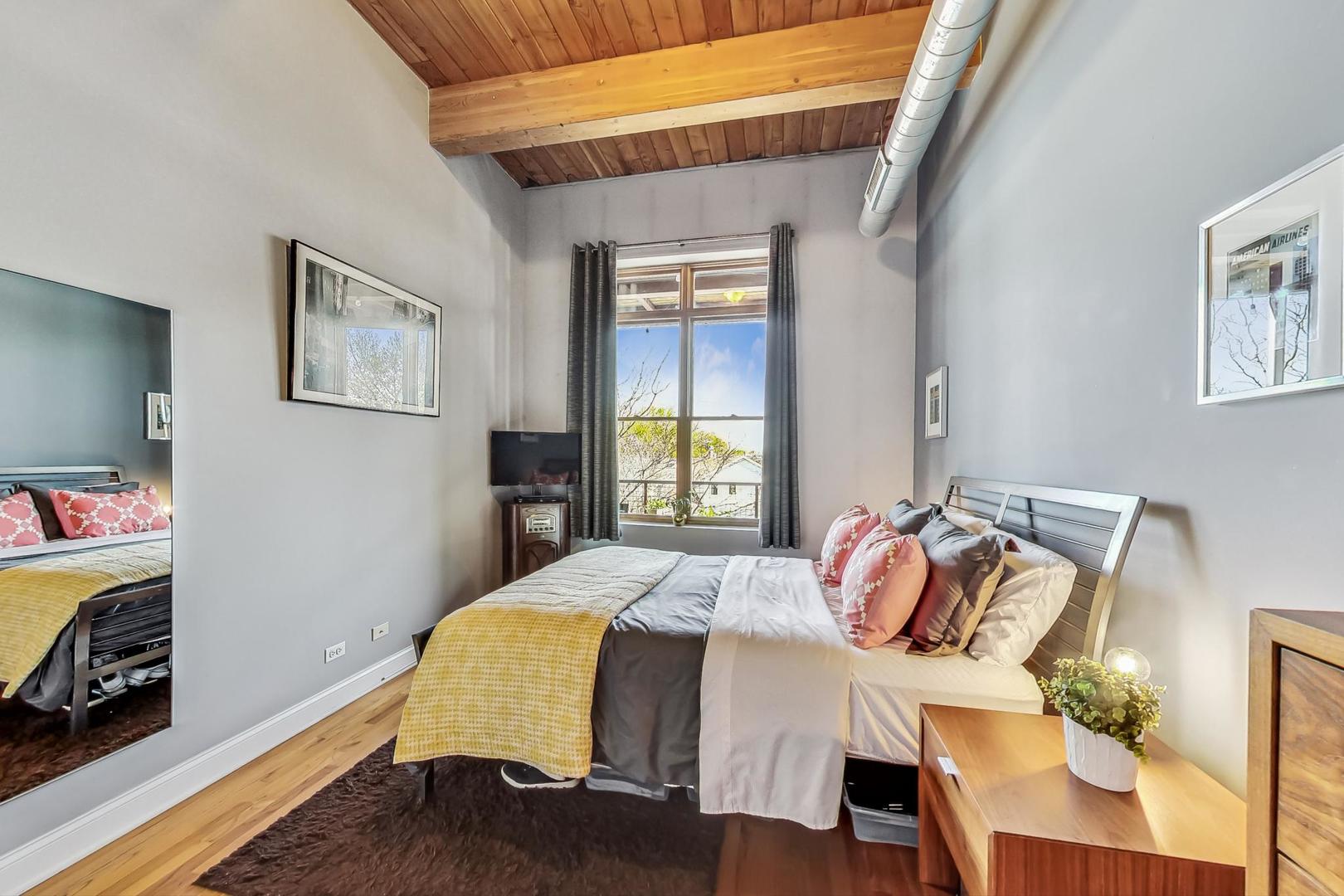 3637 N Spaulding Avenue Unit: 308