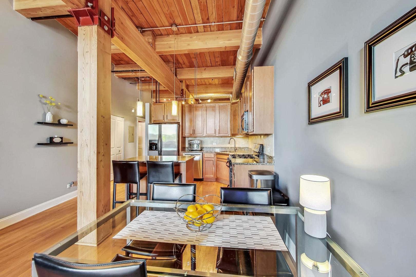 3637 N Spaulding Avenue Unit: 308