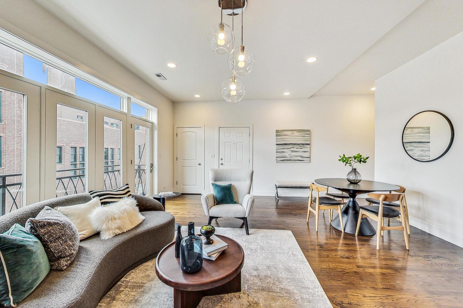 1604 W Augusta Boulevard Unit: 3E