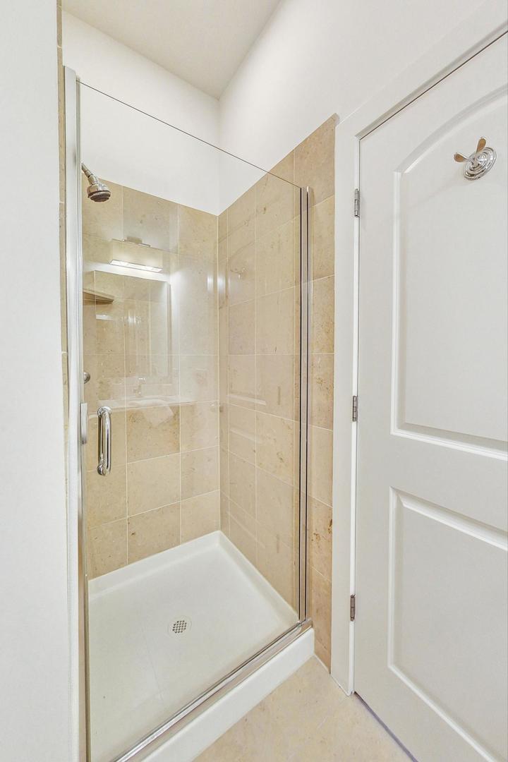 1604 W Augusta Boulevard Unit: 3E
