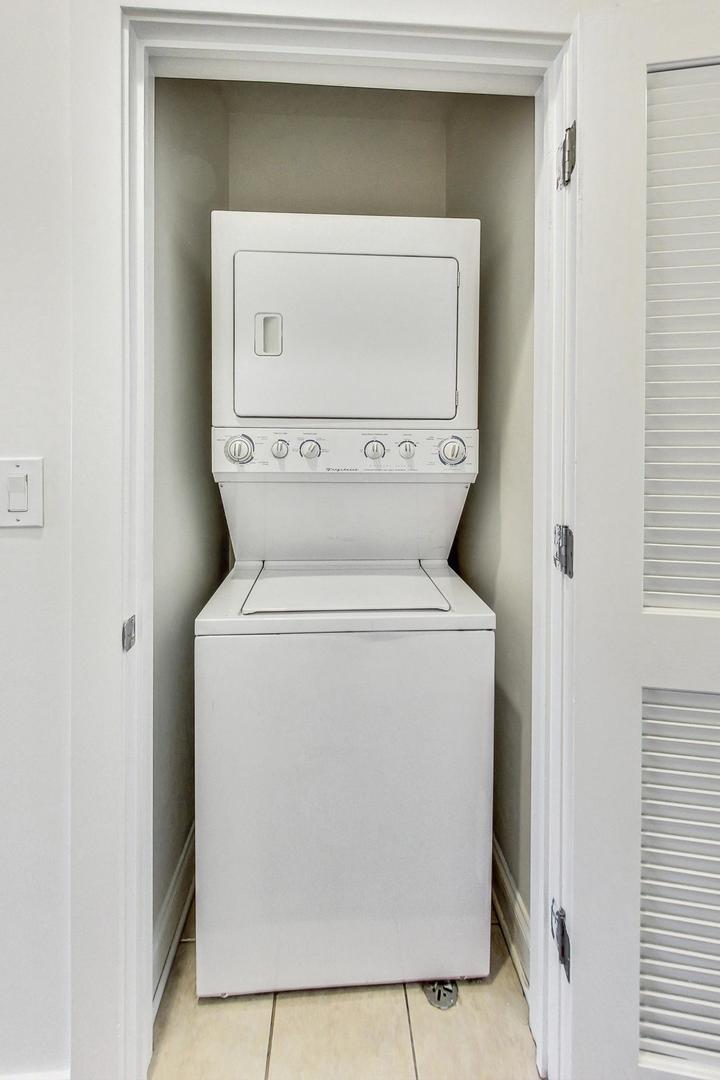 1604 W Augusta Boulevard Unit: 3E