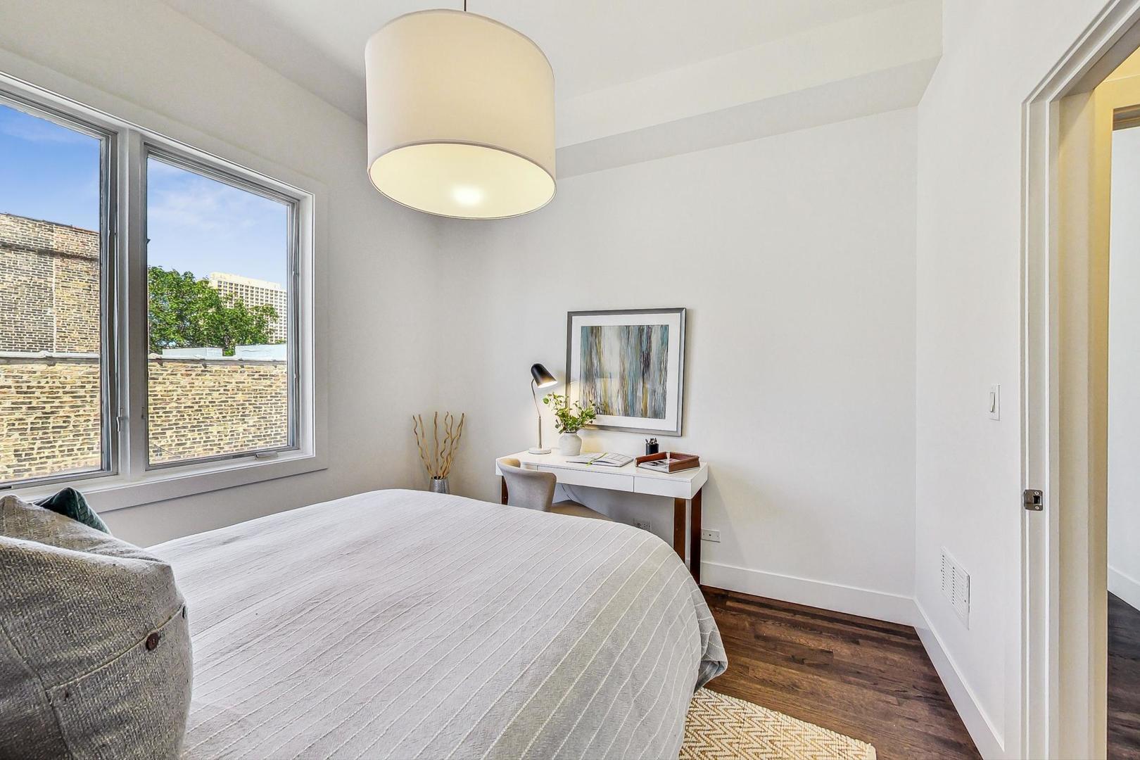 1604 W Augusta Boulevard Unit: 3E