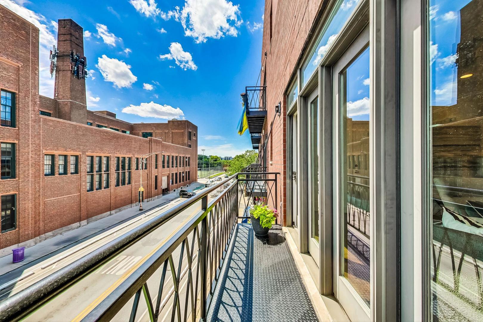 1604 W Augusta Boulevard Unit: 3E