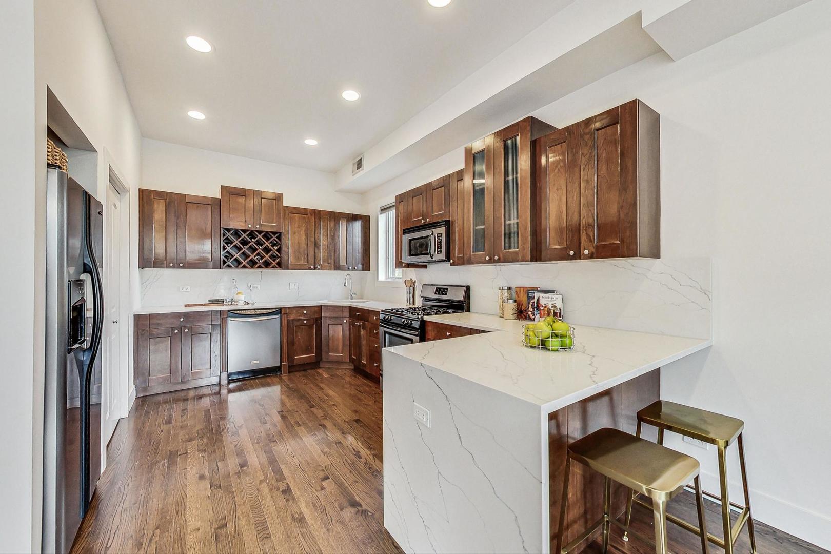 1604 W Augusta Boulevard Unit: 3E