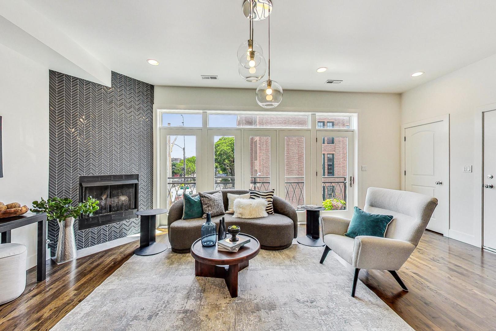 1604 W Augusta Boulevard Unit: 3E