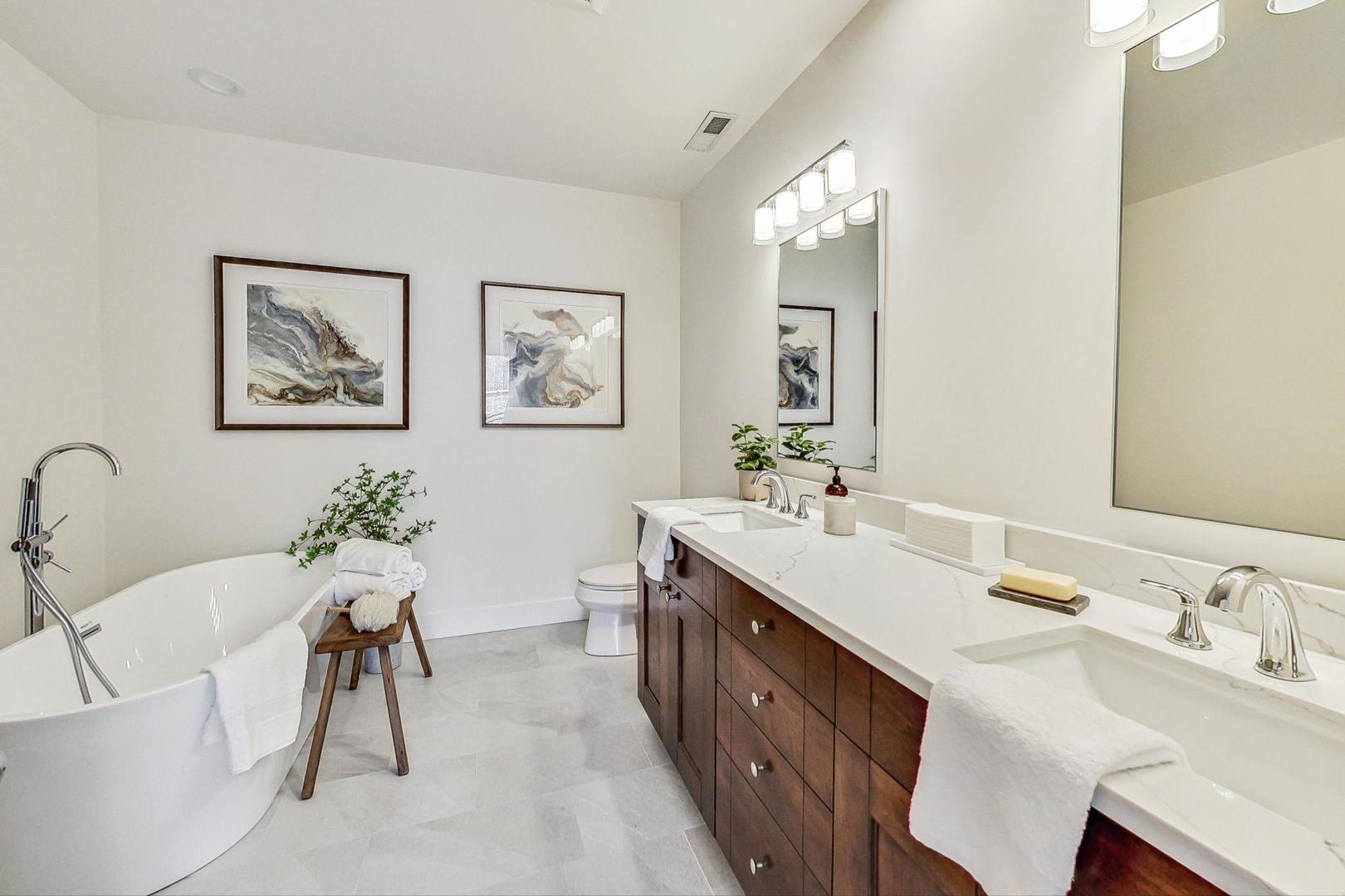 1604 W Augusta Boulevard Unit: 3E