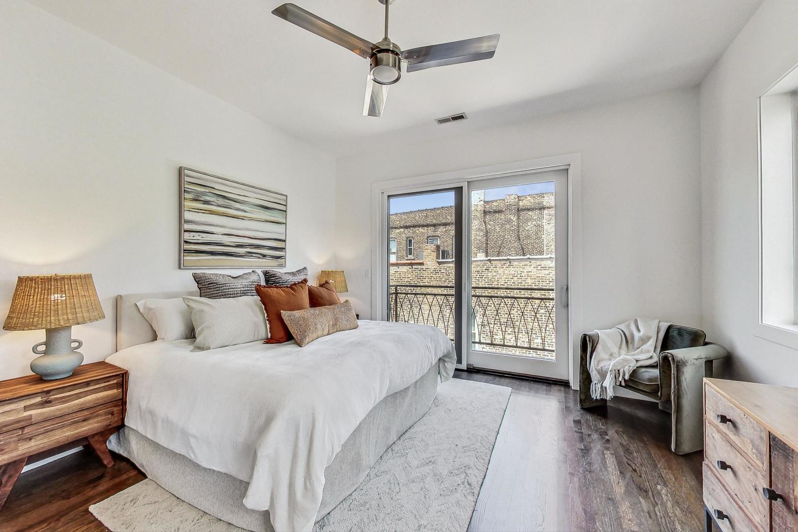 1604 W Augusta Boulevard Unit: 3E