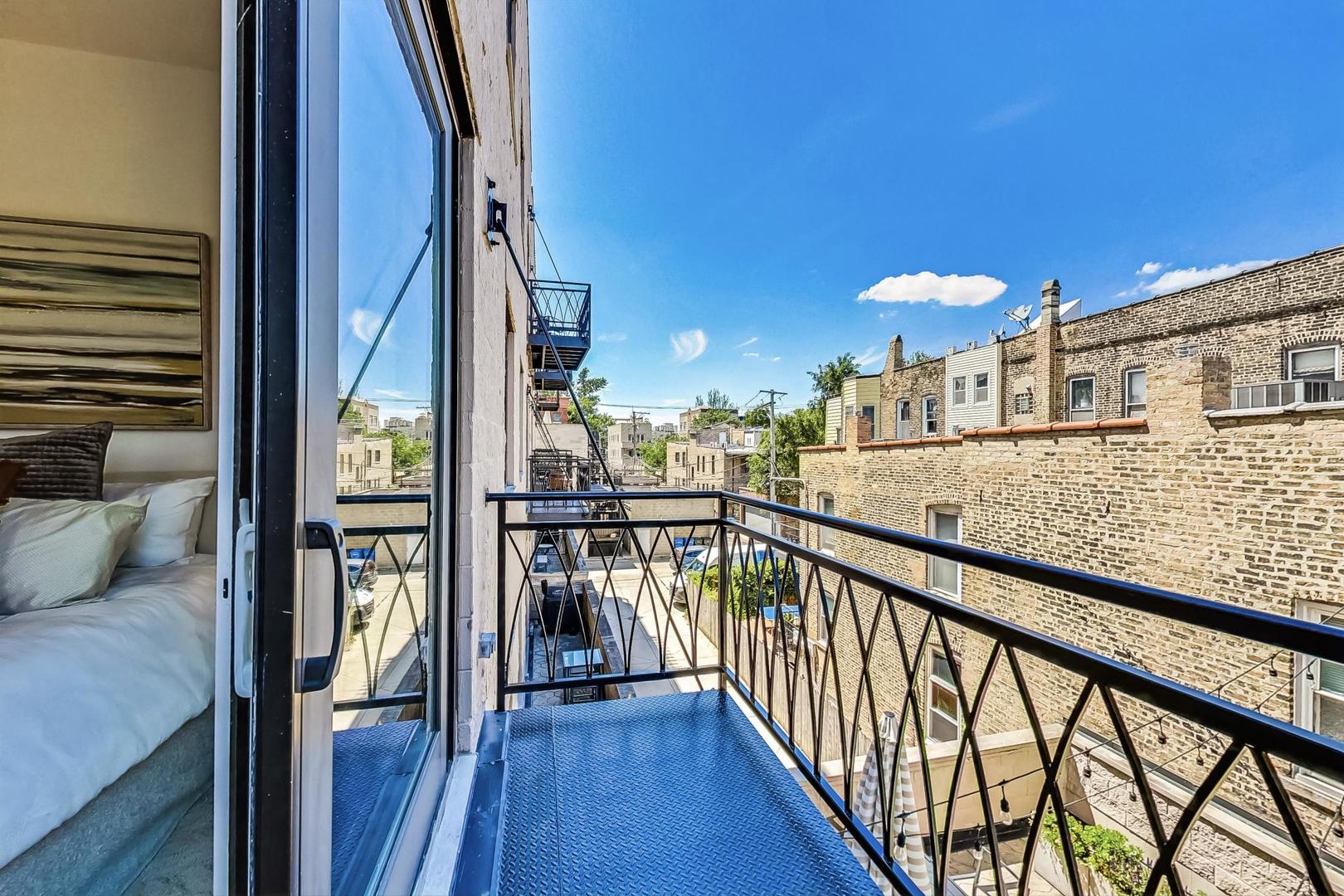 1604 W Augusta Boulevard Unit: 3E