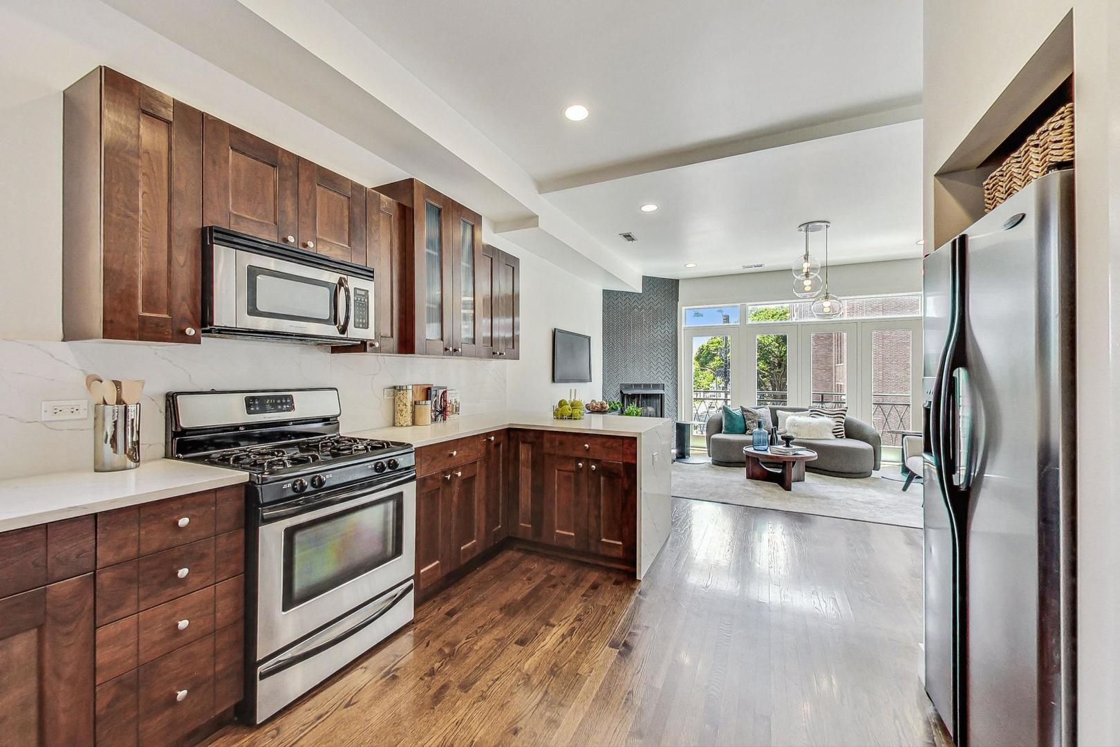 1604 W Augusta Boulevard Unit: 3E