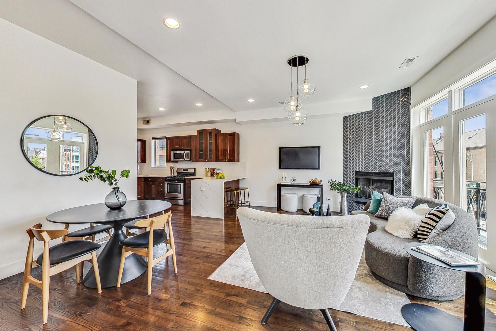 1604 W Augusta Boulevard Unit: 3E