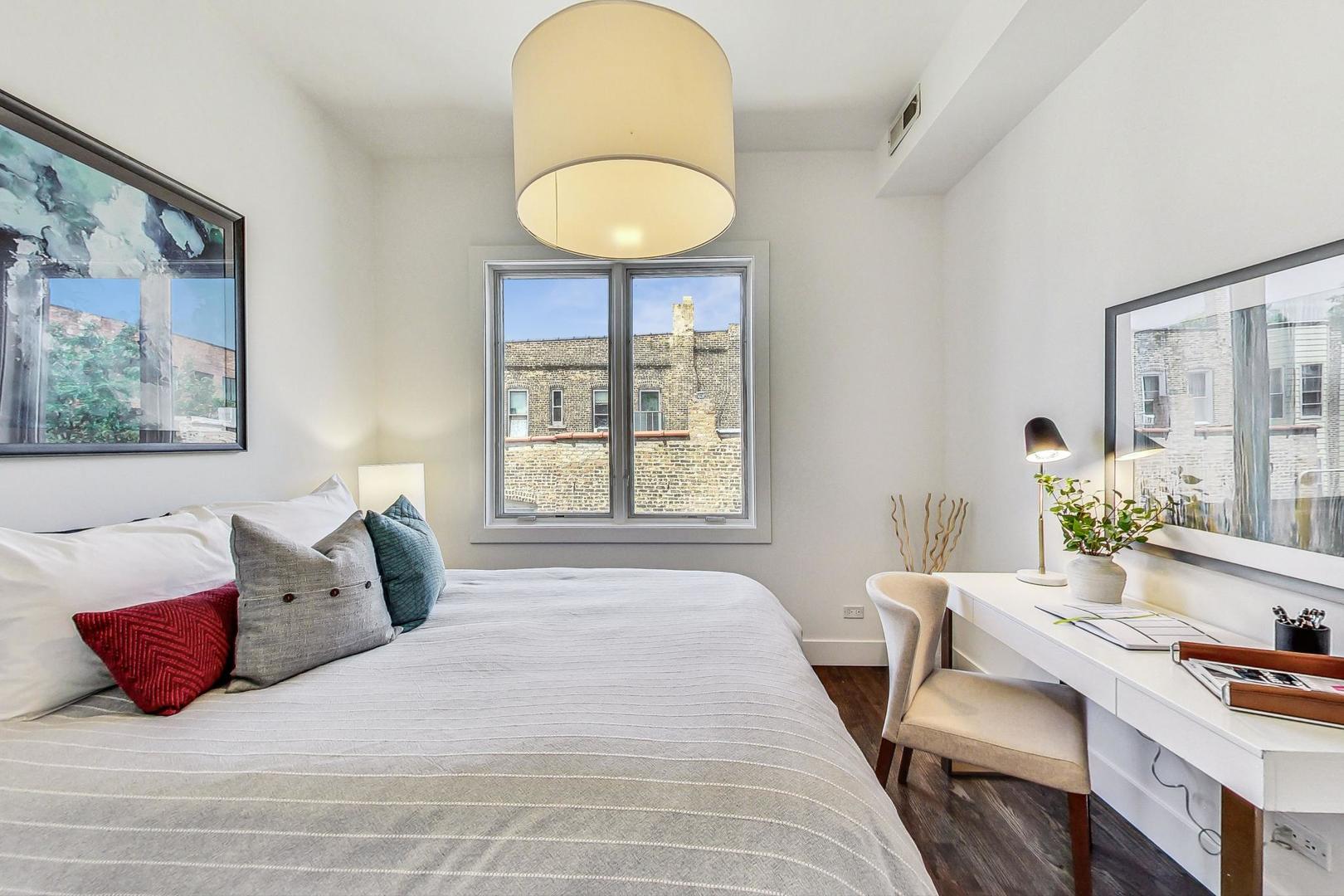 1604 W Augusta Boulevard Unit: 3E