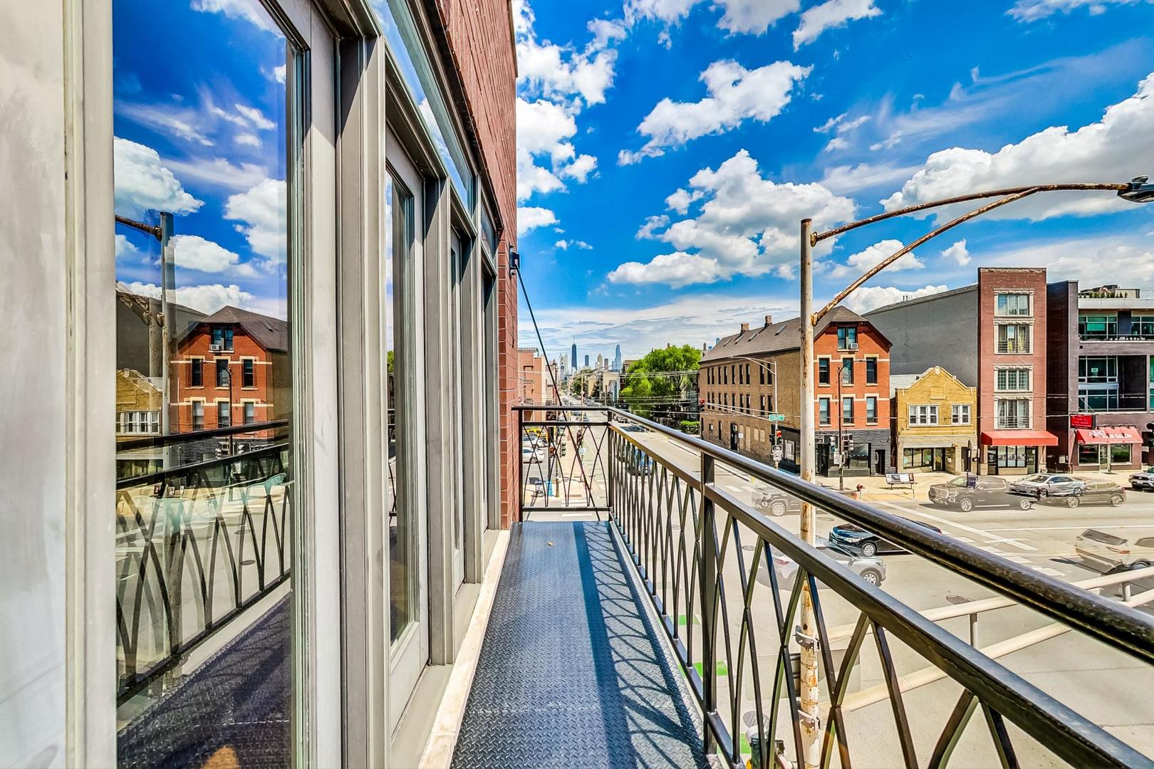 1604 W Augusta Boulevard Unit: 3E