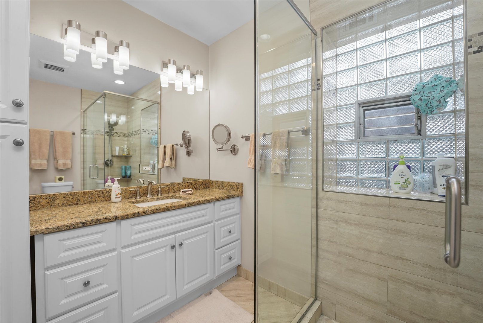 6331 N Washtenaw Avenue Unit: 3