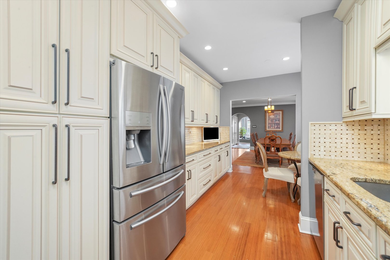 6331 N Washtenaw Avenue Unit: 3